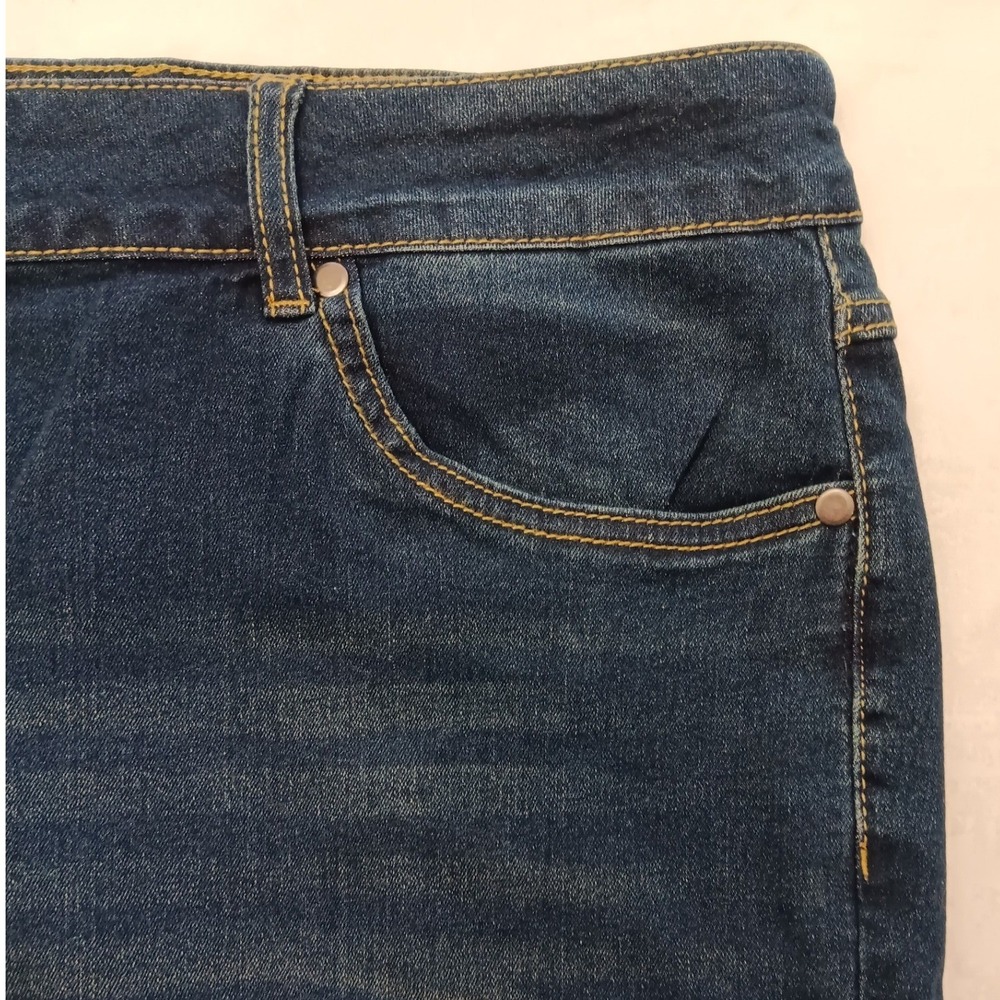 Bloomchic Womens Plus Size 28 Dark Wash Flare Leg Stretch Denim Jeans High Rise - Picture 8 of 15